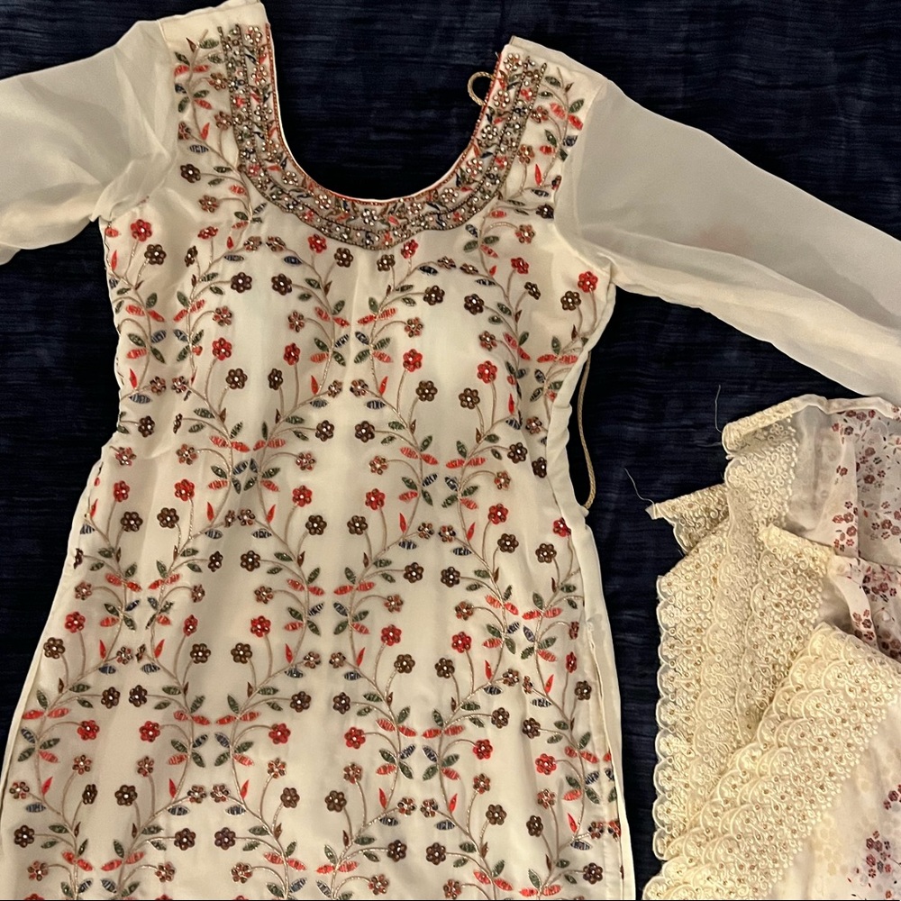 Indian Pakistani salwaar Kammez suit